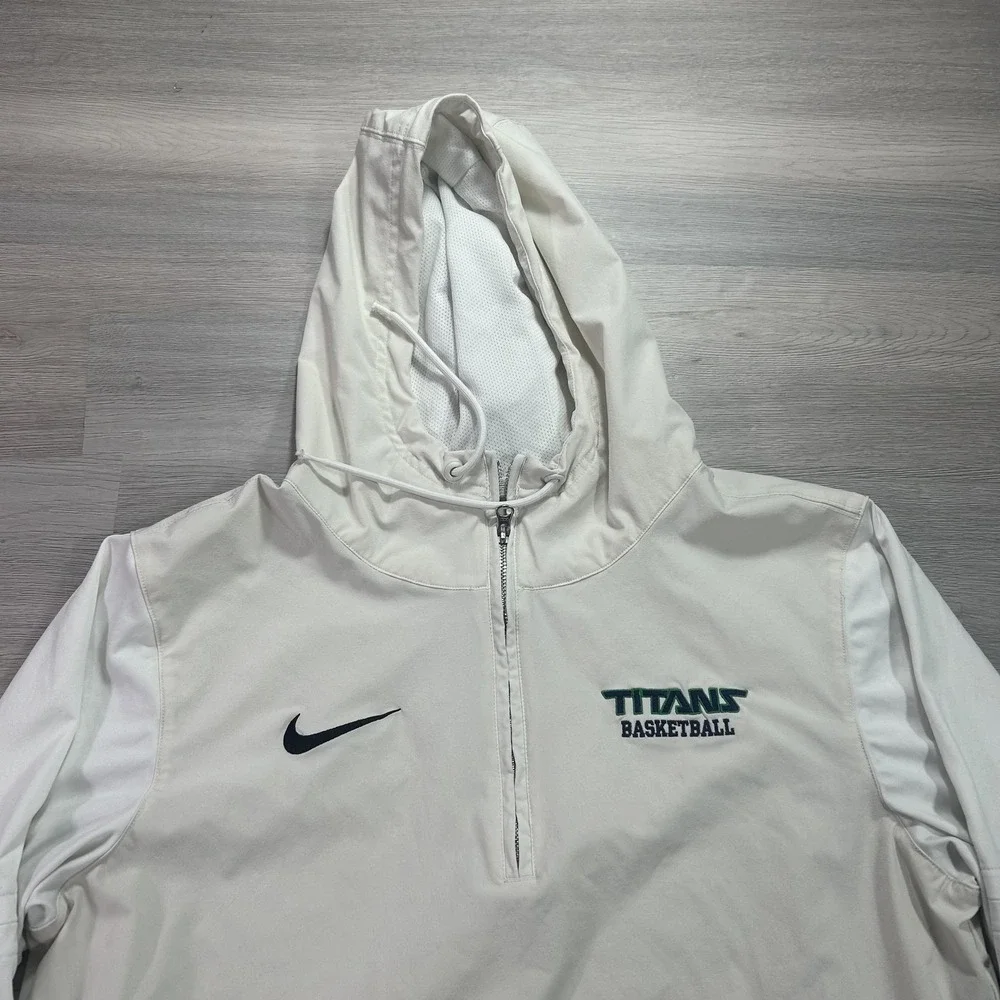 Cal State Fullerton Titans Basketball Jacket Mens Large White Nike Hood Pullover